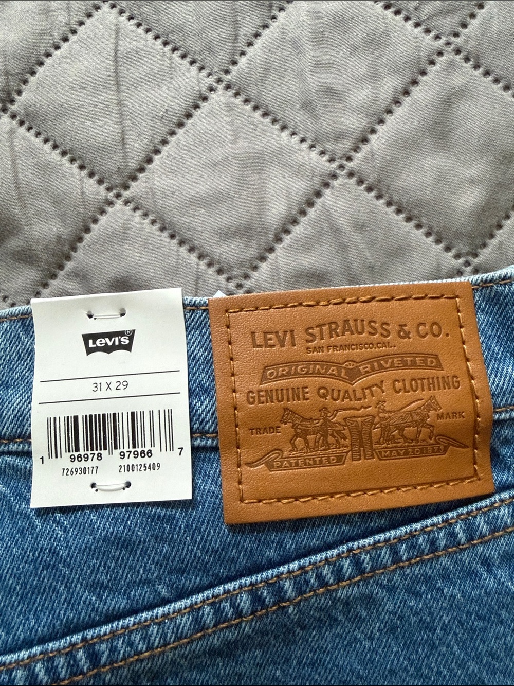 Levi’s Light Wash Ribcage Straight Ankle Jeans - Picture 3 of 4